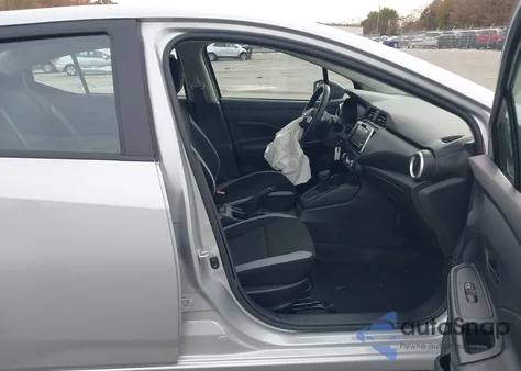 2025 Nissan Versa 1.6 S z USA, uszkodzony, nr VIN 3N1CN8DV7SL855662